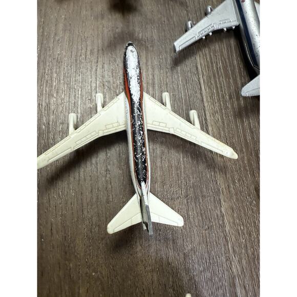Mixed Lot of 42 Diecast Airplanes Military / Civilian, Matchbox, Maisto & More - Picture 12 of 16